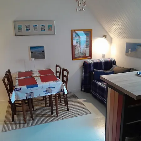 Petit Bijou A Pair Sur *