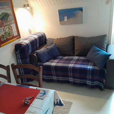 Petit Bijou A Pair Sur *