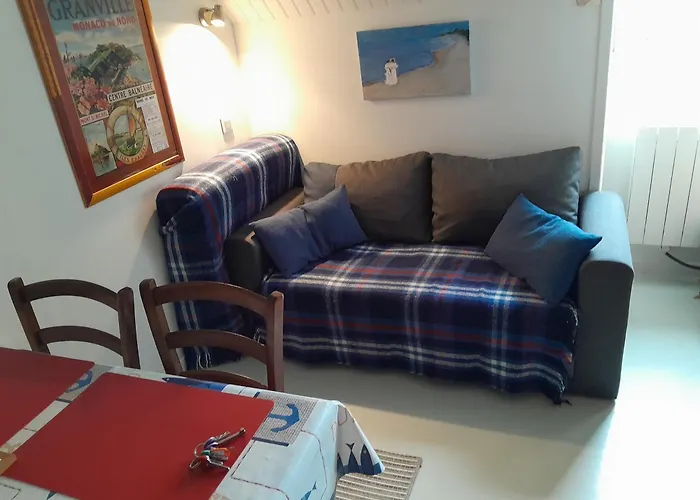 Petit Bijou A Pair Sur *